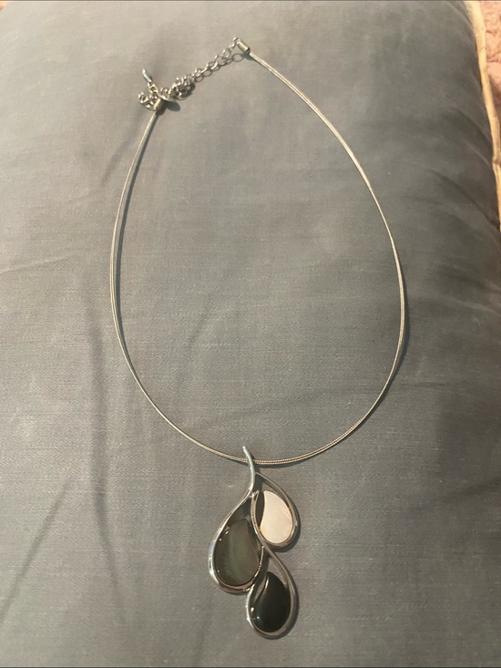 Jewelry - Silver Teardrop Pendant Necklace with Black and Cream Stones